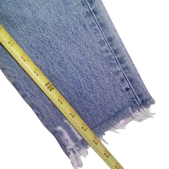 Levi's Women's Blue Butterfly Jeans with Vintage Distressing Size 27 - Picture 5 of 6